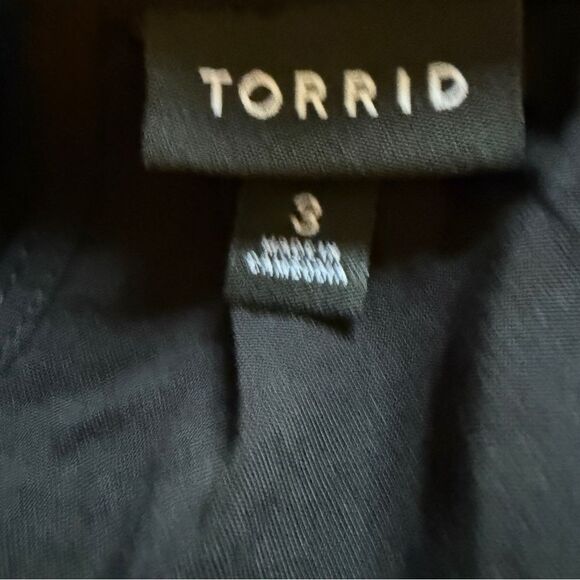 Torrid halter swing blouse handkerchief hem - Picture 2 of 8